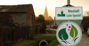 Obst-und-Gartenbaufreunde-Lachen-Speyerdorf-67435-Neustadt an der Weinstraße - Dorfansicht mit Garten